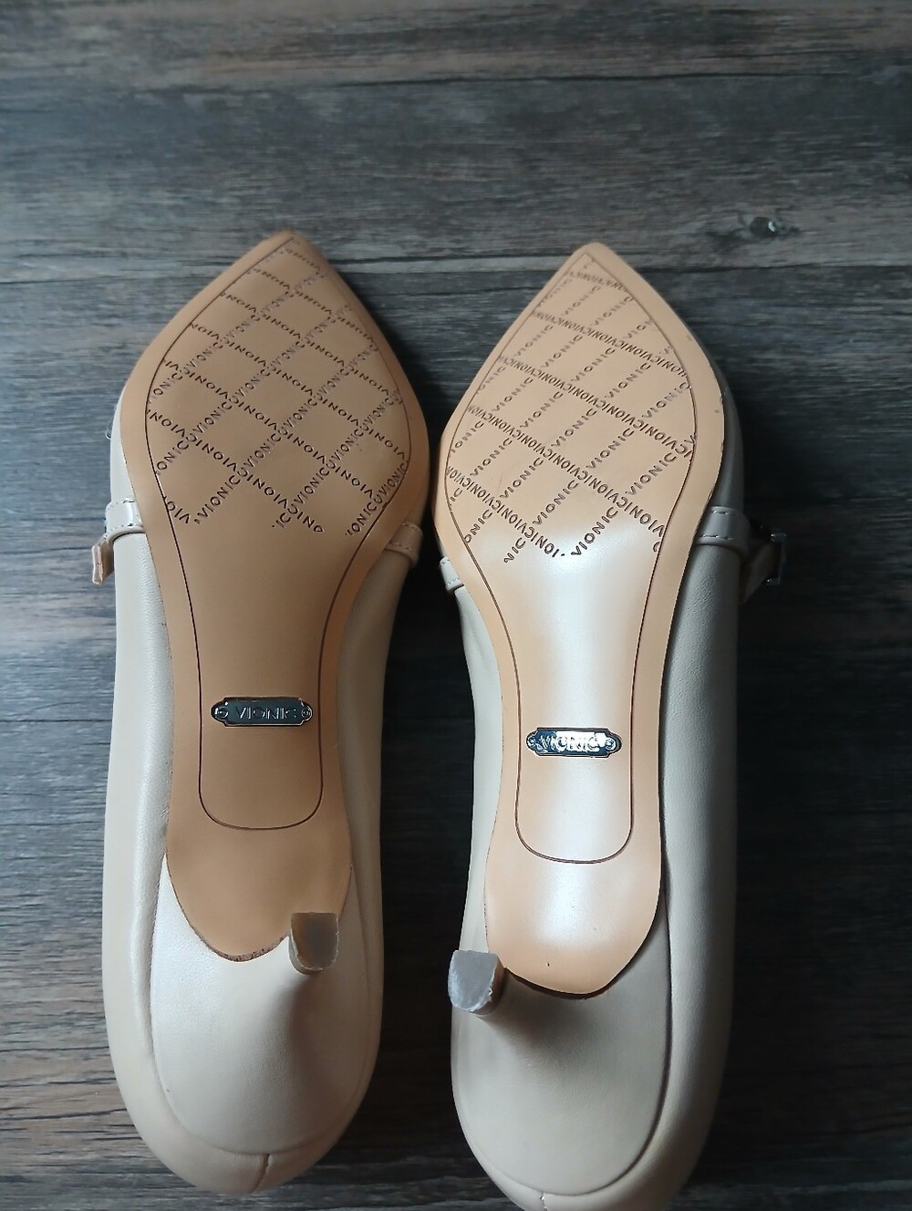 Vionic Cream Pointed Mary Jane Flats with Buckle Strap Size 7.5. - Picture 9 of 12